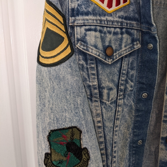 Vintage Denim Jacket with Vintage Patches 80's Cool Kid - Picture 8 of 11
